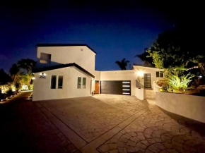 Casa Agave, 2 Bedroom, 1 Bath Guest House, with 3 Beds & Game Room